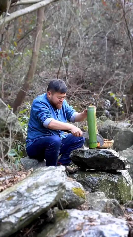 鱼仔的新吃法 好多朋友问我怎么好长时间没看见我做辣椒酱了,今天我们的双椒彩椒酱就来了