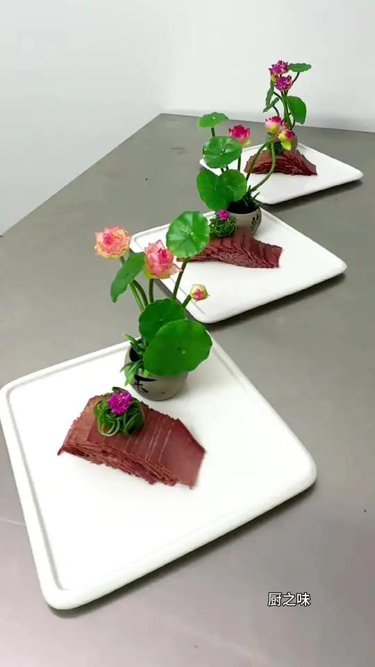 多次使用的装饰花草,可以装干冰装饰效果杠杠的 摆盘技巧 盘饰