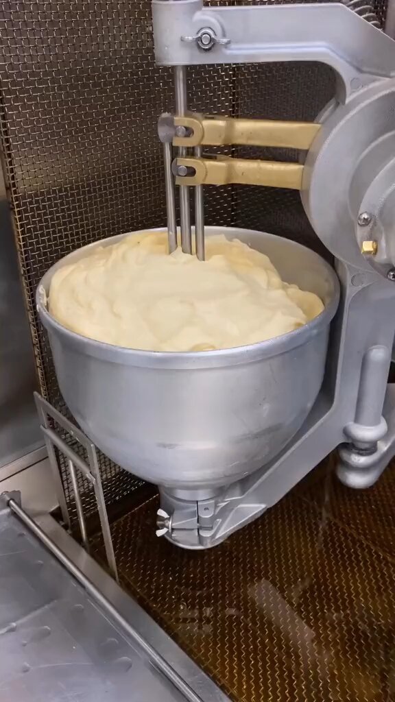 原来甜甜圈是这样制作的