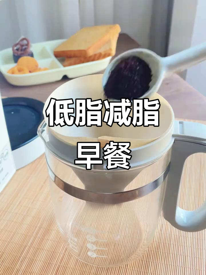 外面风大,在家做低卡早餐,咖啡与香蕉鸡蛋搭配最营养