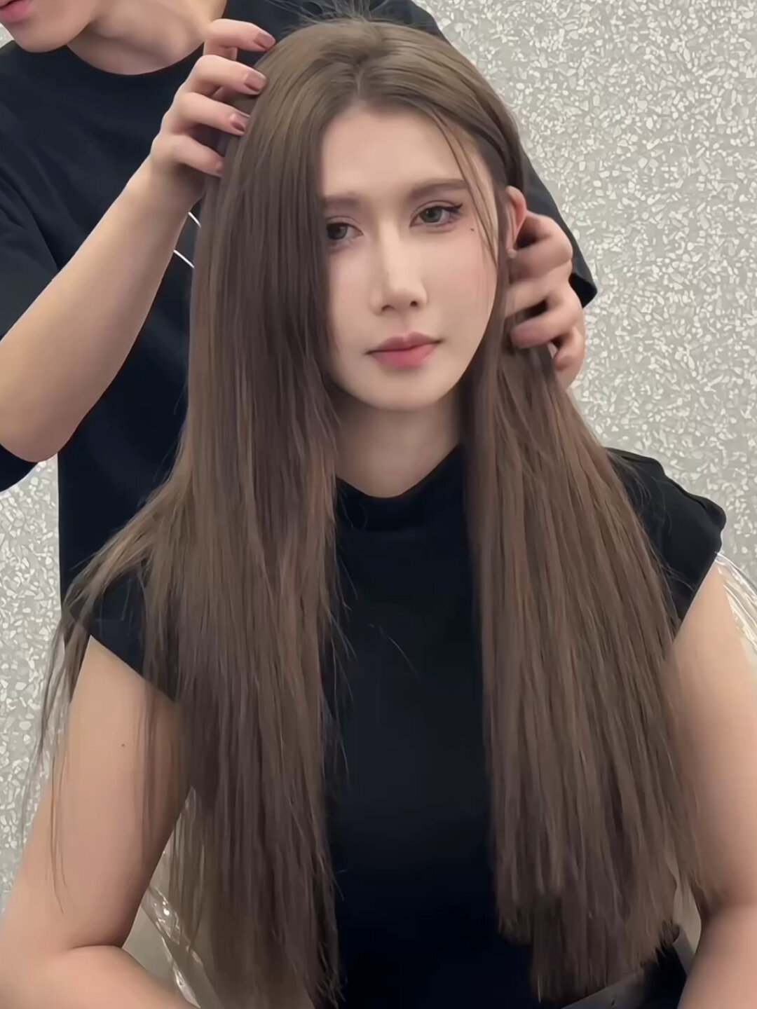 高级又显白的奶茶灰棕色秋冬女生必染发色
