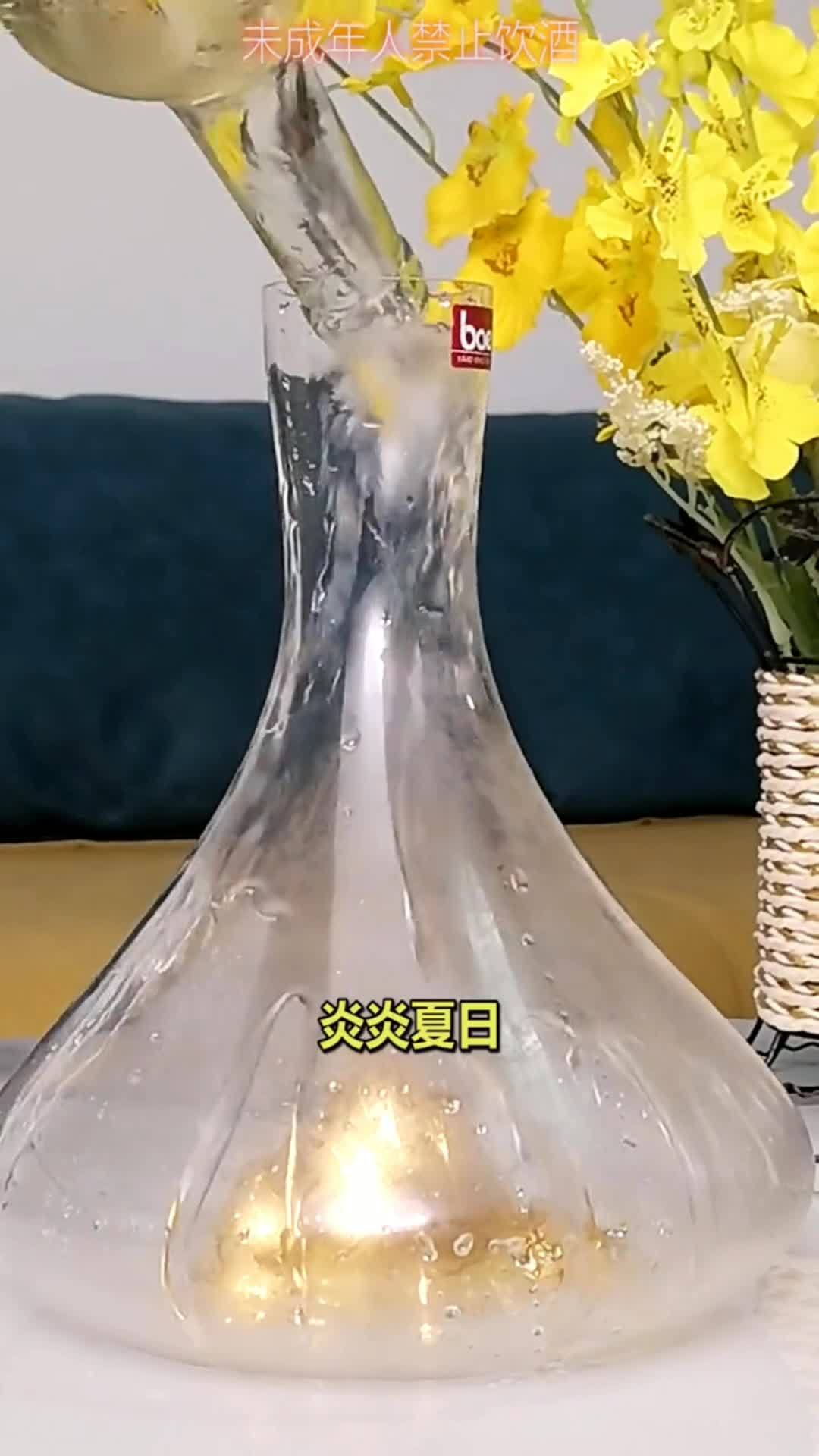 红酒 干白葡萄酒 女士喝的酒,夏天到了,喝一杯干白葡萄酒