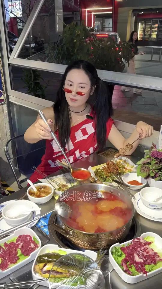 在厦门!好朋友请我吃的贵州酸汤羊肉火锅!