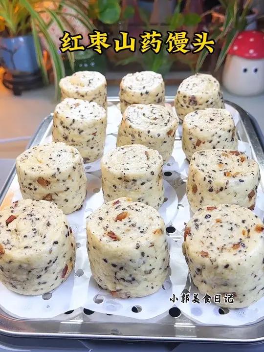 红枣山药馒头蓬松睻软香甜，老人小孩都爱吃