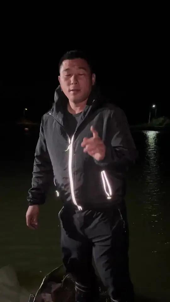 六一西路六一休闲钓场是钓鱼天堂!鲫鱼价从 55 降至 50,老板贴心。土鲮鲫鱼肥,周末来,