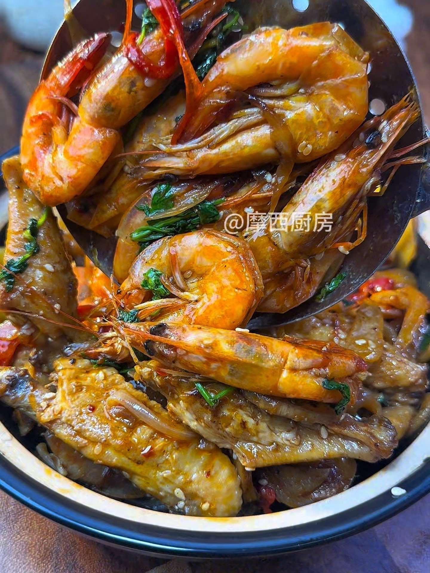 童年白月光美食回来了 在家能做出好吃的 干锅鸡翅虾 真的又香又鲜！比白灼的好吃太多！小朋友