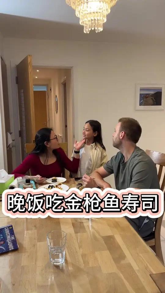 今天晚饭本来不知道做什么,老公提议说就简单吃个金枪鱼寿司吧,我想也已经很久没有吃寿司了,好