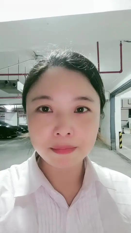 别被朋友圈里的那些精修人生给骗了,你看到的都是别人家的高光时刻,却看不见他们镜头外的鸡飞狗