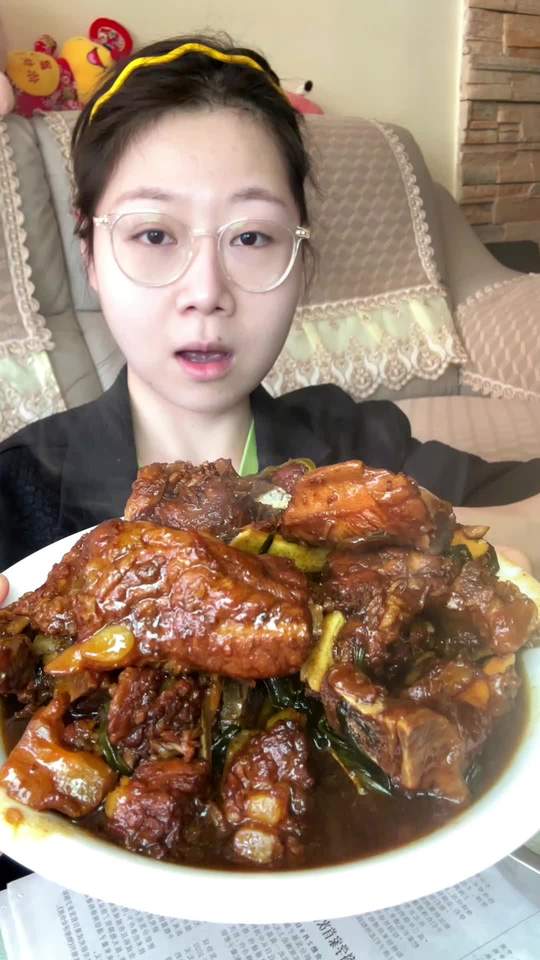 家常便饭糖醋排骨雪菜毛豆,妈妈做的饭是良药
