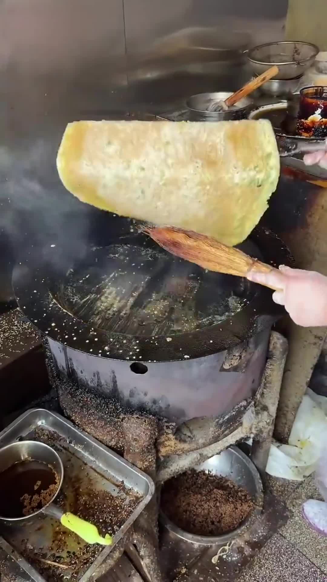 寿县正宗葱油饼，外酥里嫩又脆又香，看着就馋人！