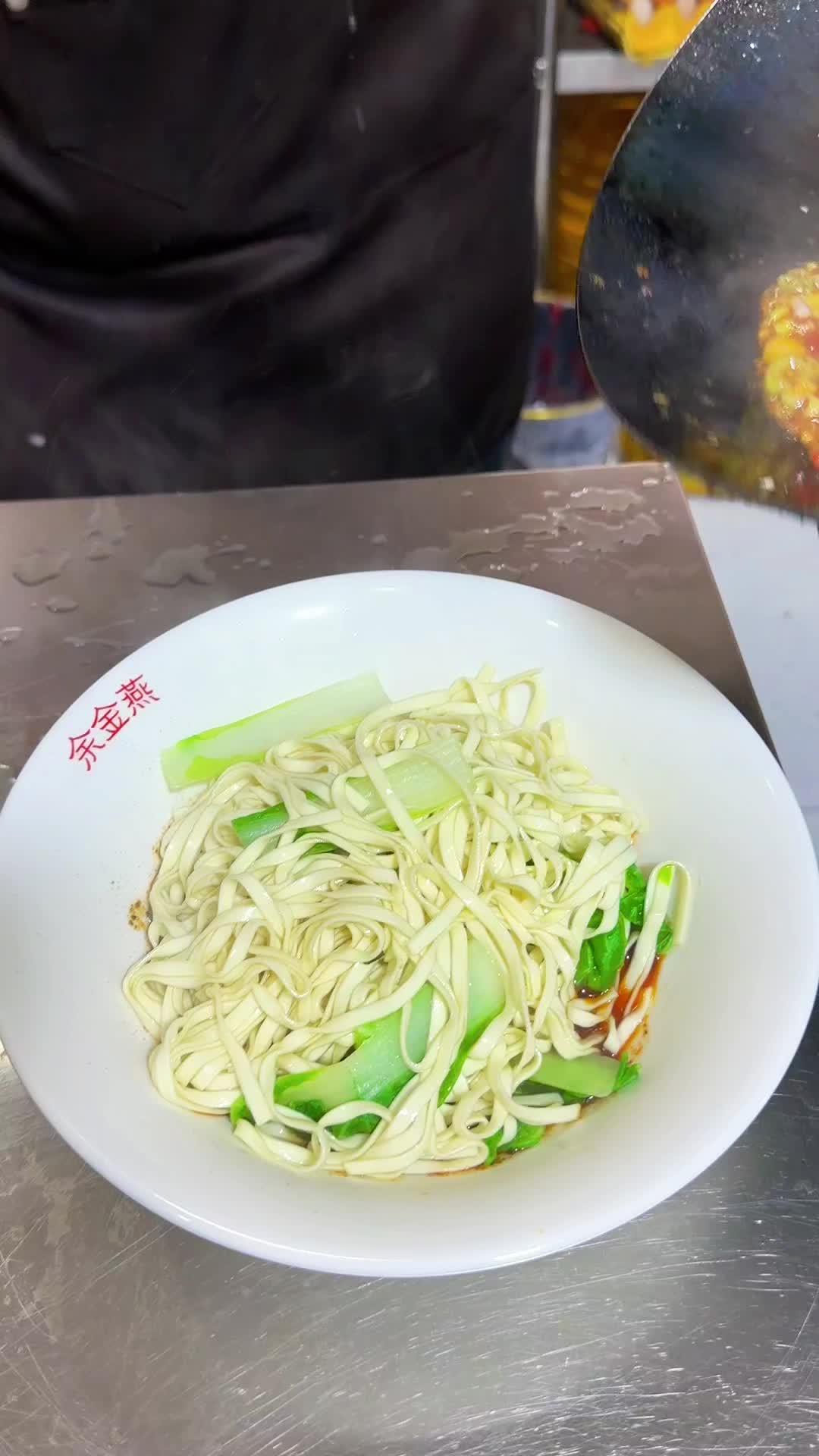 甜口鱼香肉丝面 #抖音美食创作者 #鱼香肉丝面 #大竹余金燕 #余金燕现炒浇头面 #大竹精
