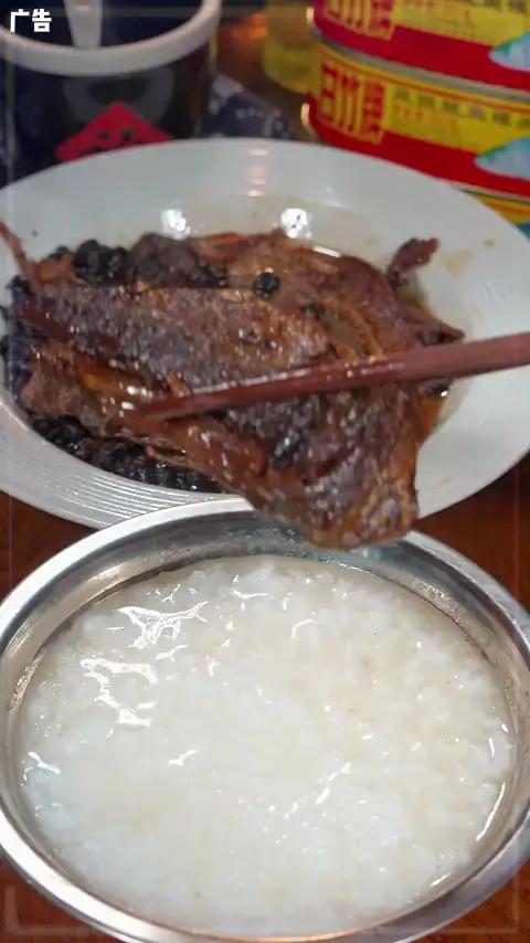 没有广东人对它陌生吧几十年还是老包装老味道的甘竹牌豆豉鲮鱼罐头，开罐瞬间被香晕！甘竹鲮鱼罐