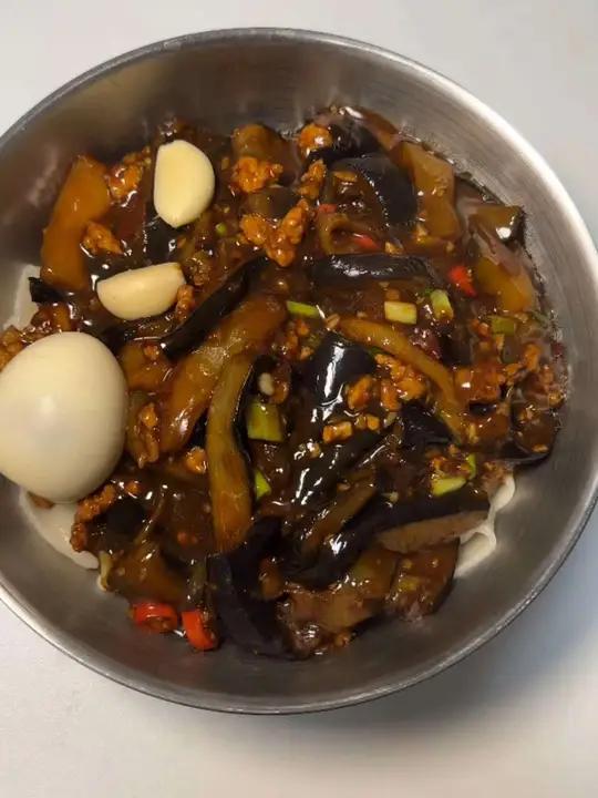 沉浸式拌面之肉末茄子 每日美食分享 美食教程持续更新 你饿了吗 下饭神器 来过来尝尝这个