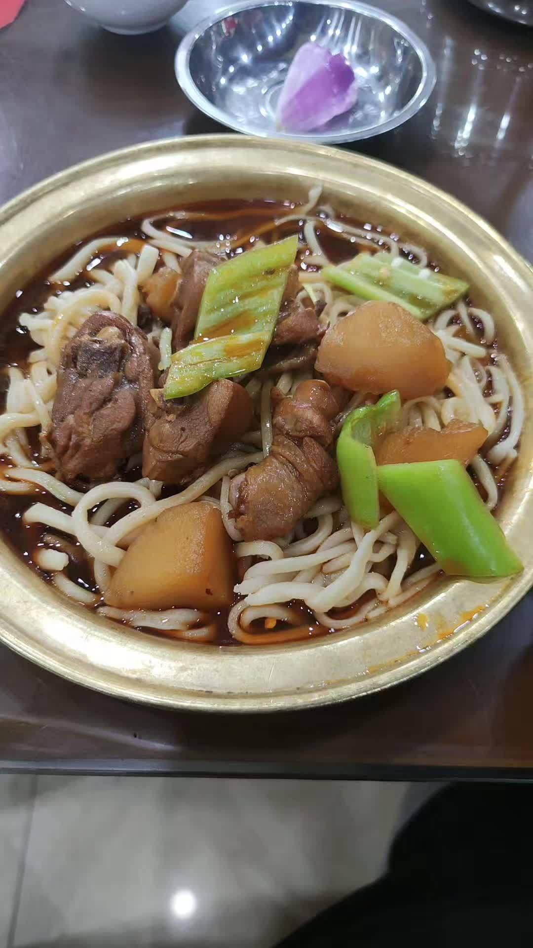 国瑞红烧牛肉鸡汁面在闻喜也排着吧