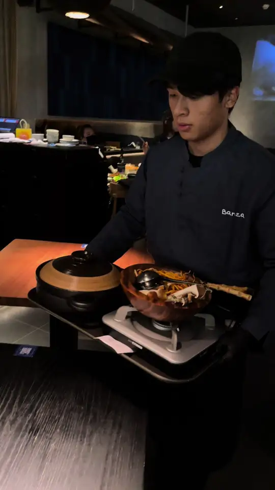 天冷必吃！按头安利山野板扎的昆明鲜菌土鸡锅，超浓郁！