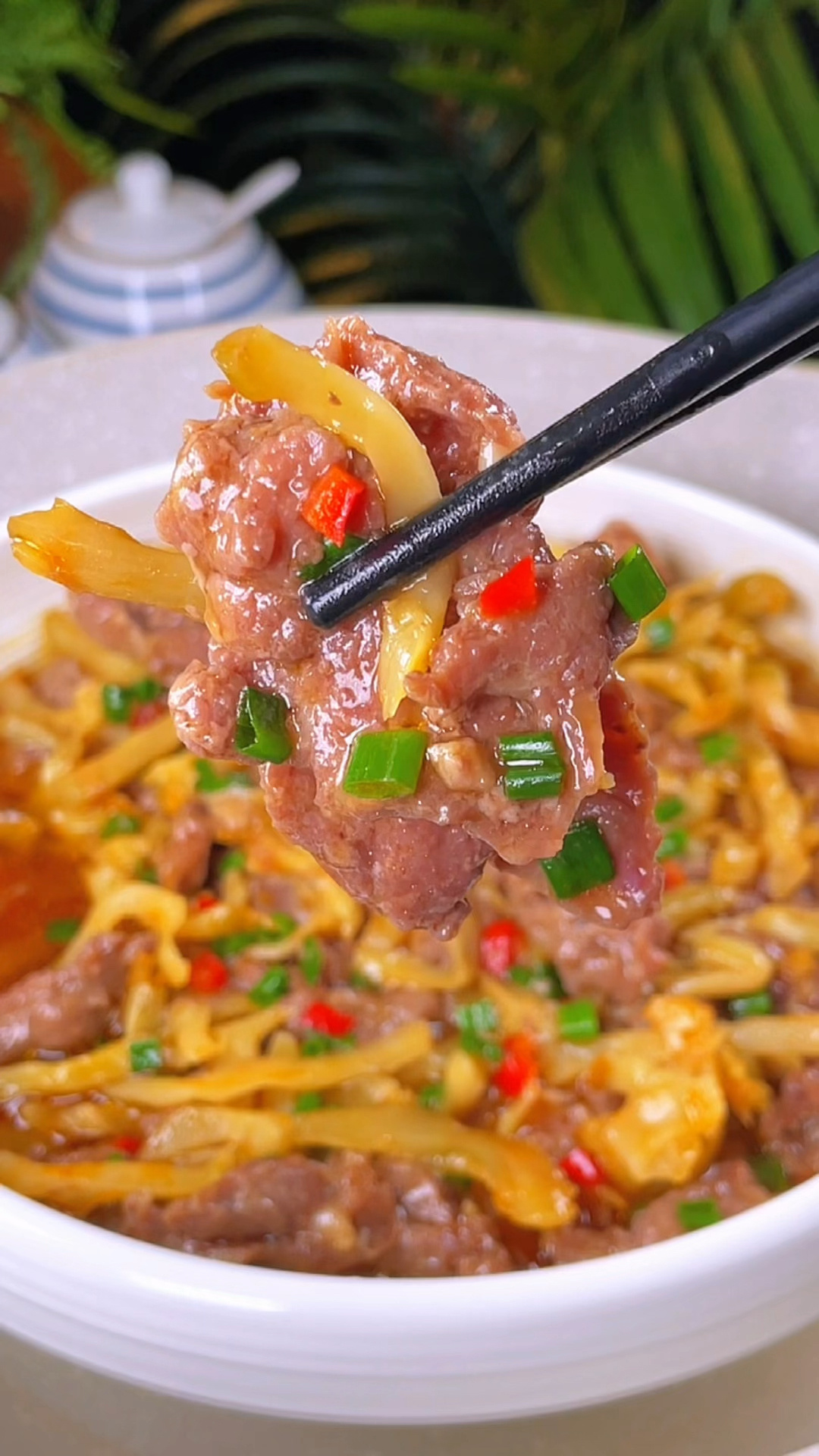 榨菜蒸牛肉,几分钟就可以轻松搞定的营养菜,做法也简单