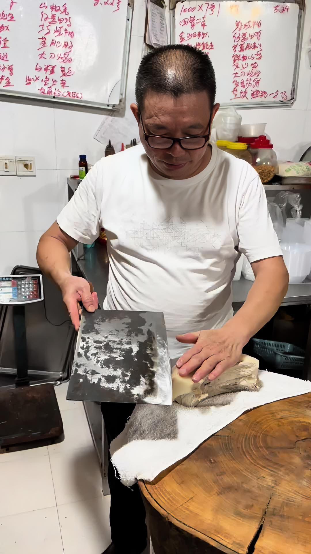 大刀白肉,饿了可以干两盘,外加三碗甑子饭