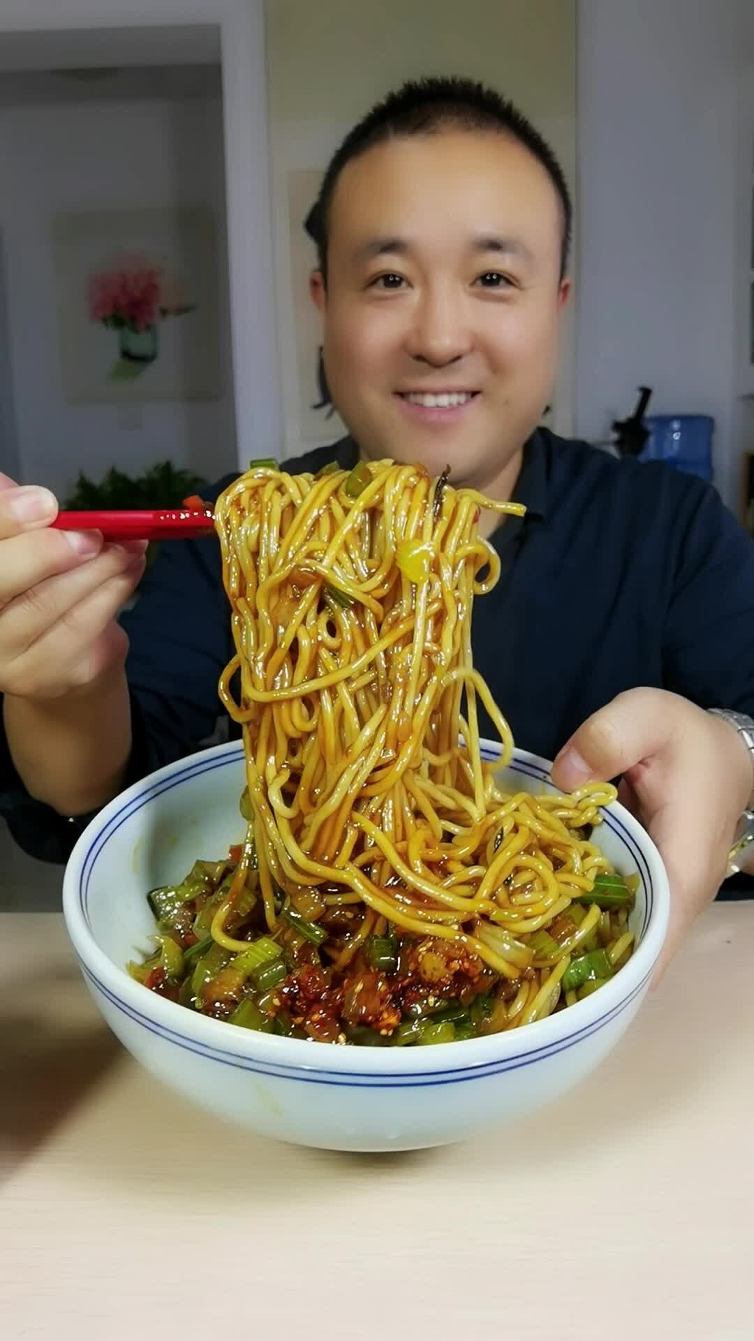 芹菜肉丁打卤面 简单好吃