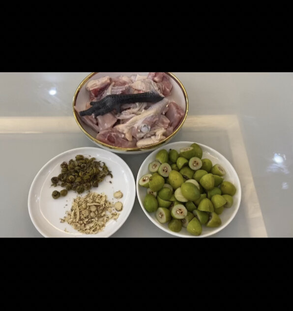 橄榄炖鸡汤