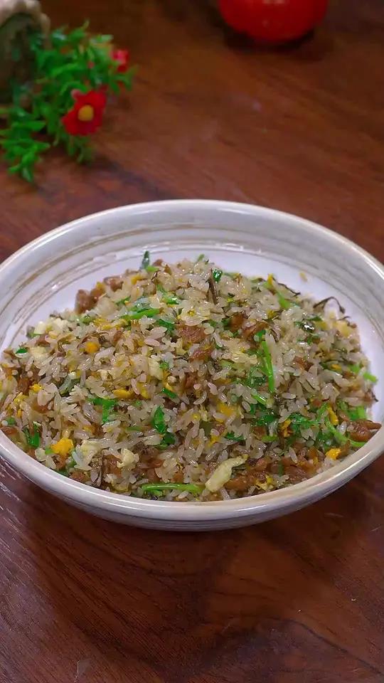外婆菜炒饭 以后吃不完的剩米饭你就像我这样做个外婆菜炒饭,太香了 外婆菜炒饭
