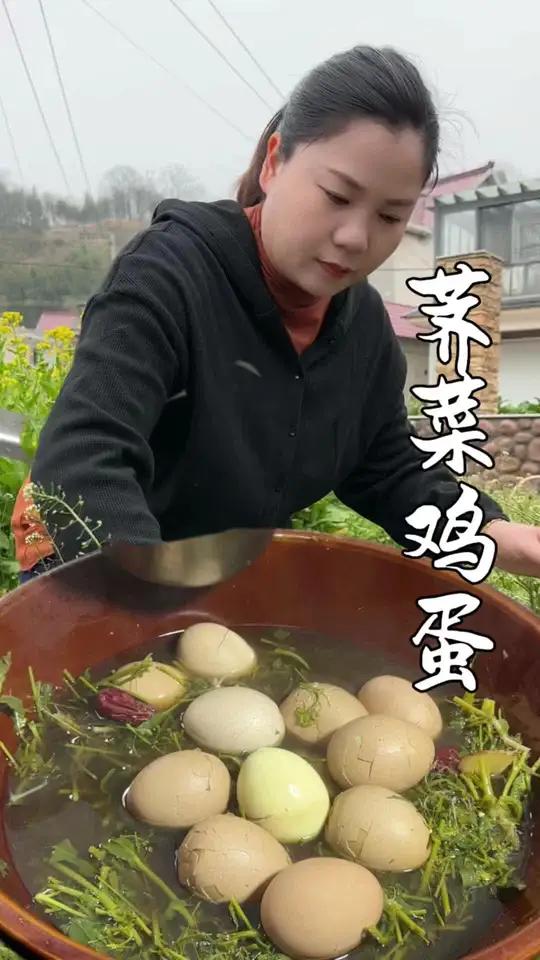 春天遇到开花的荠菜千万别错过，它的作用可大了，没想到这么好吃 #荠菜煮鸡蛋 #荠菜的神仙吃