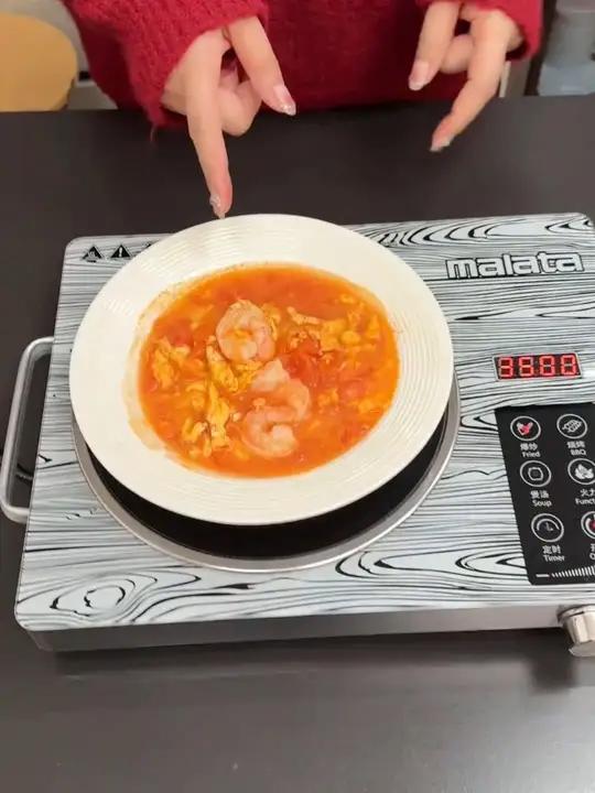 两位数买的万利达多功能电陶炉,比电磁炉可好用太多,加热快没辐射,就连砂锅都能用