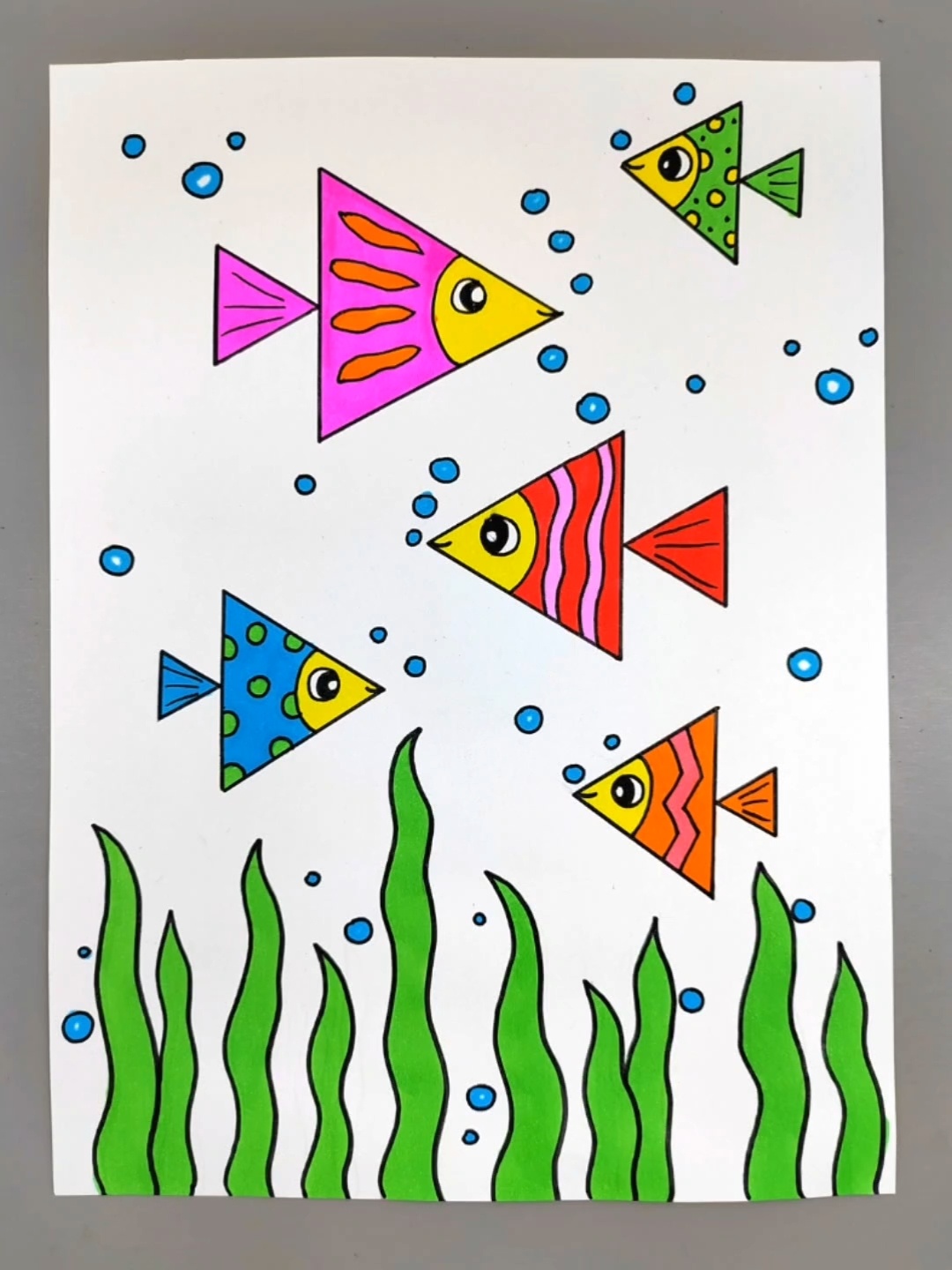 教你用三角形画可爱的小鱼简单好看快来试试吧