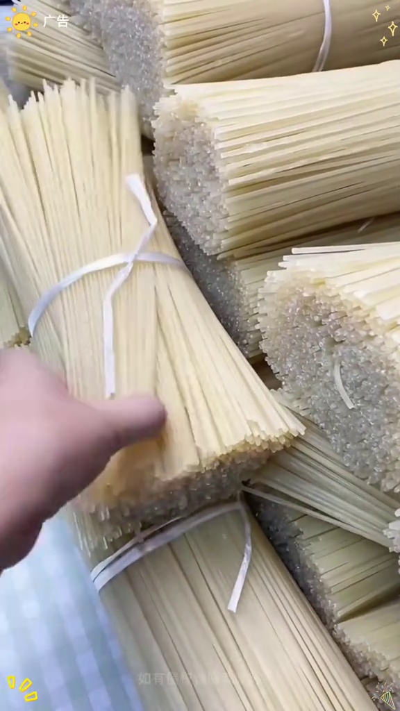 贵州米粉 有想吃的吗?拿回去做羊肉粉,拌粉都安逸得很 嗦粉的感觉太快乐了