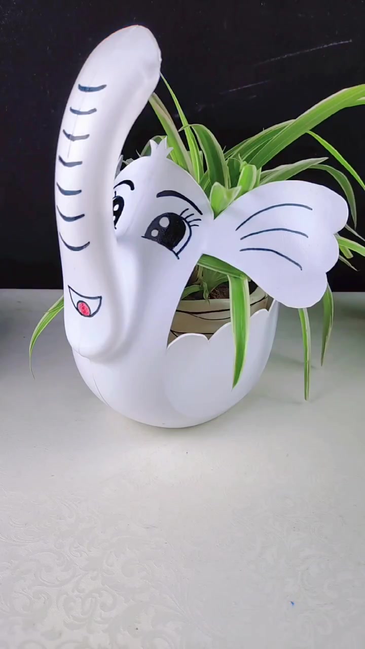 洗衣液瓶子改造 大象花盆
