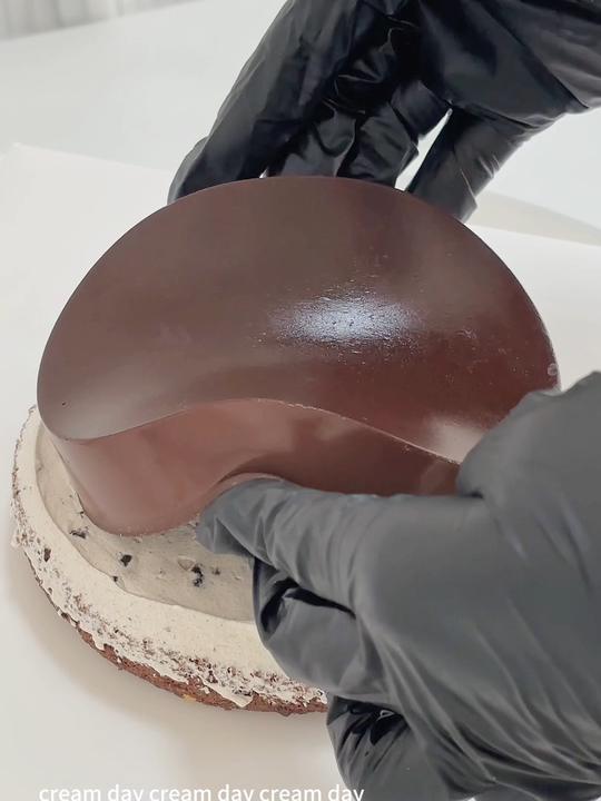 沉浸式做蛋糕，可可奶冻草莓海盐奥利奥