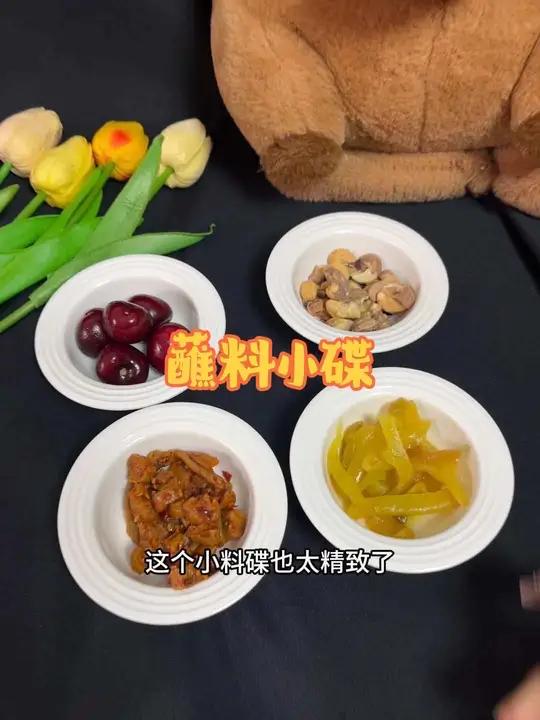 这个9.9到手4个的陶瓷蘸料碟,质量非常好,而且很精致,吃烤肉水饺火锅啥的都用得上