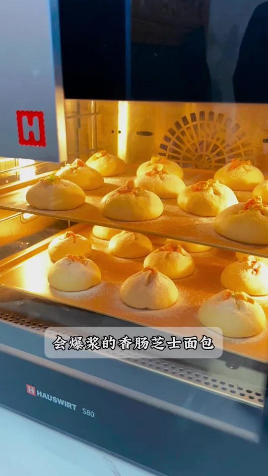 超多料的~爆浆芝士香肠面包,松软拉丝贼好吃
