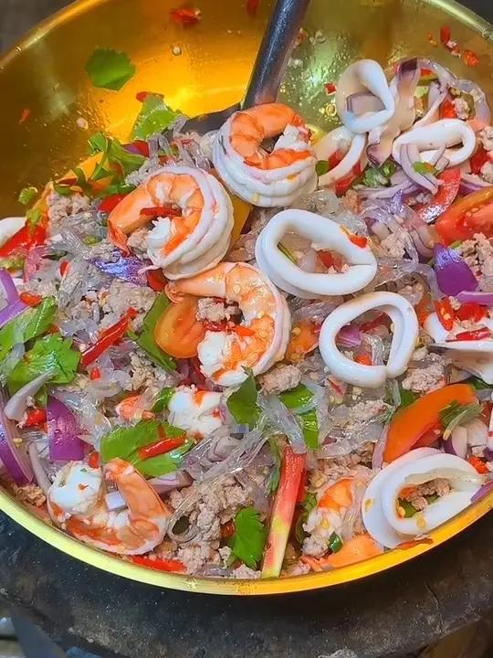 泰式凉拌海鲜魔芋丝教程酸辣爽口 泰国美食泰式凉拌海鲜视频无辣不欢泰国大叔内容启发搜索
