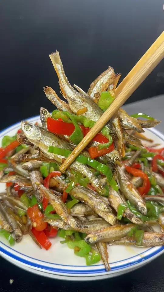 青椒炒小鱼干