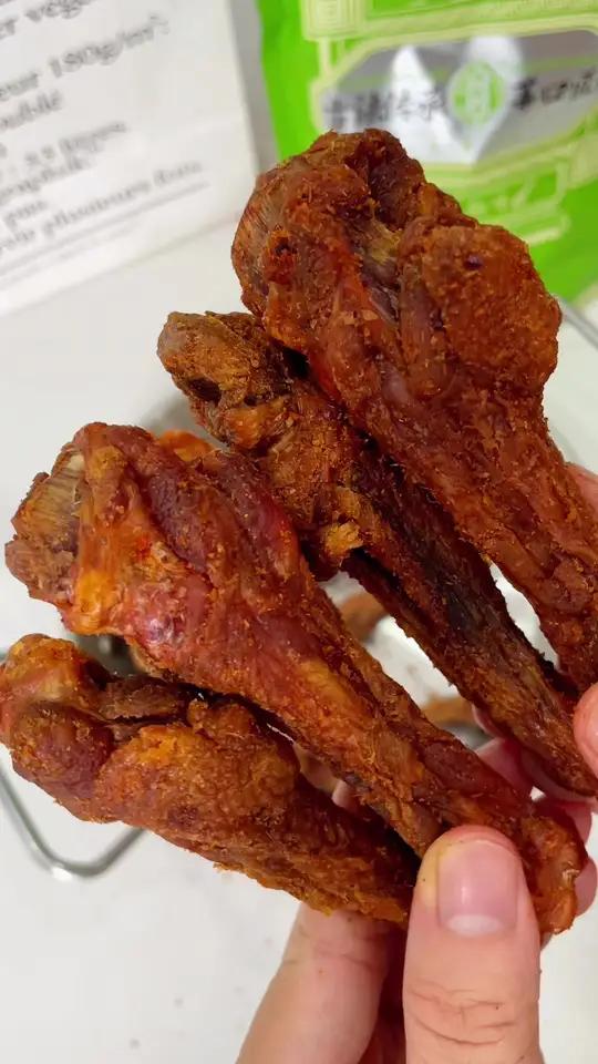 妈呀太香啦!最近迷上了这个陈阿炳鸭翅根肉质紧实有嚼劲,干香干香的特别入味,越嚼越香,拿来追