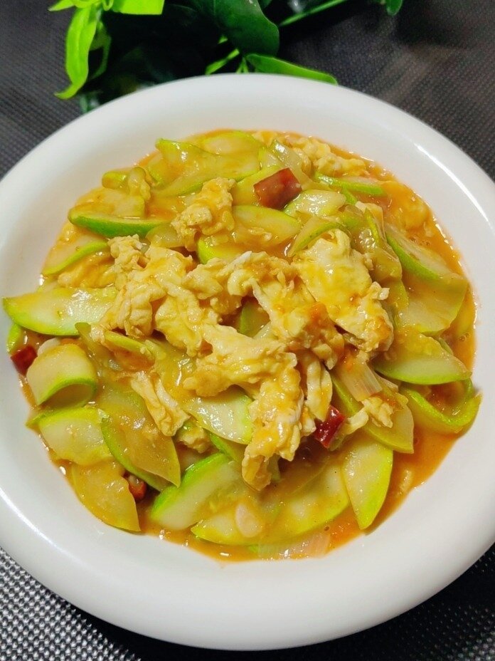 角瓜炒鸡蛋鲜香美味
