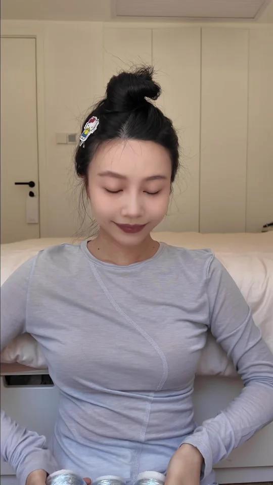 一天钩完治愈蓝镂空菜篮子！又有新包背了