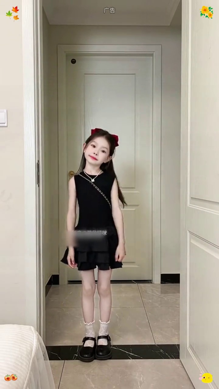 自带高级感的赫本风小黑裙女儿穿上完全被惊艳了!蓬蓬的蛋糕裙摆就像跳芭蕾舞一样真的绝美!妥妥