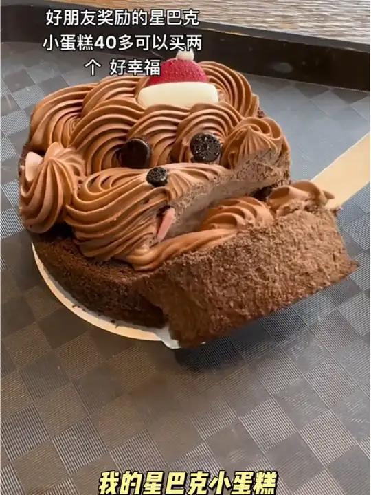 星巴克小蛋糕两块装 好朋友奖励的星巴克小蛋糕,冬日暖甜系列,40多就可以买到2个!美食甜品