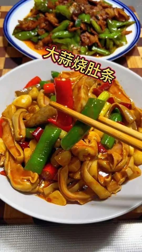 今天继续分享年夜饭第四道热菜，大蒜烧肚条，简单方便还好吃