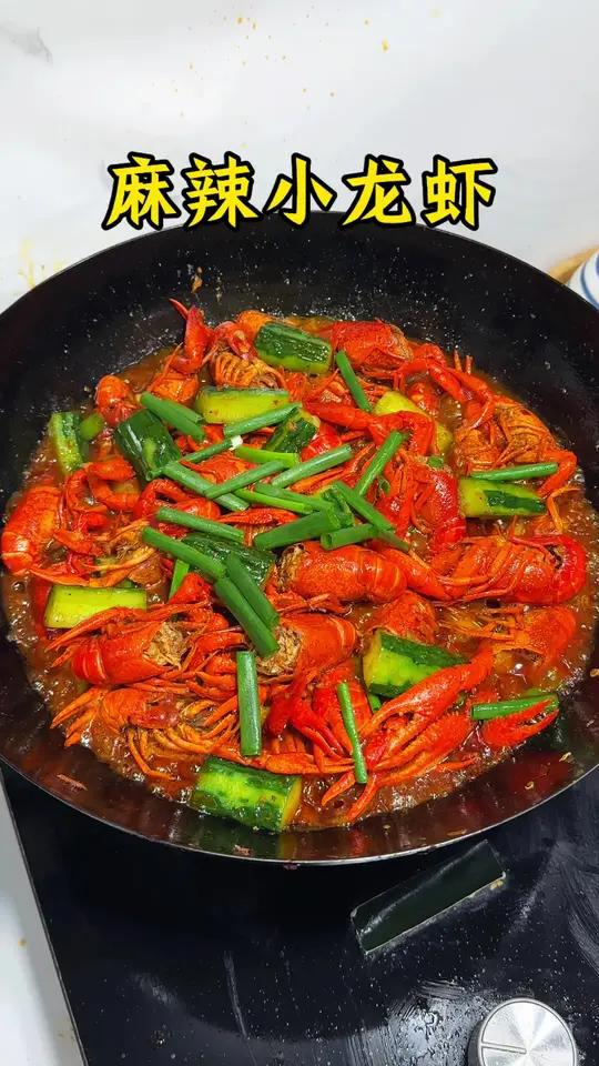 这样做的小龙虾太好吃了,麻麻辣辣的,青瓜也吸满了汤汁很入味,超级好吃!做法也超级简单!#麻