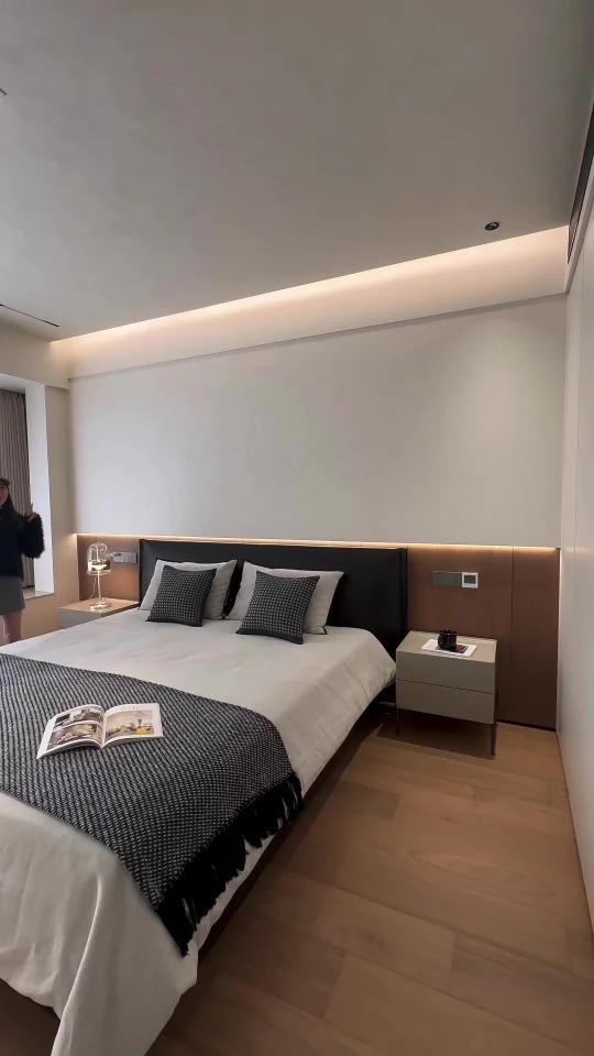 大平层的主卧就要这样大大方方的!耐看啊