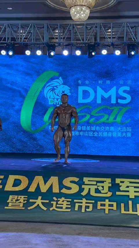 国产肌肉巨无霸 肌肉男 微博户外运动节