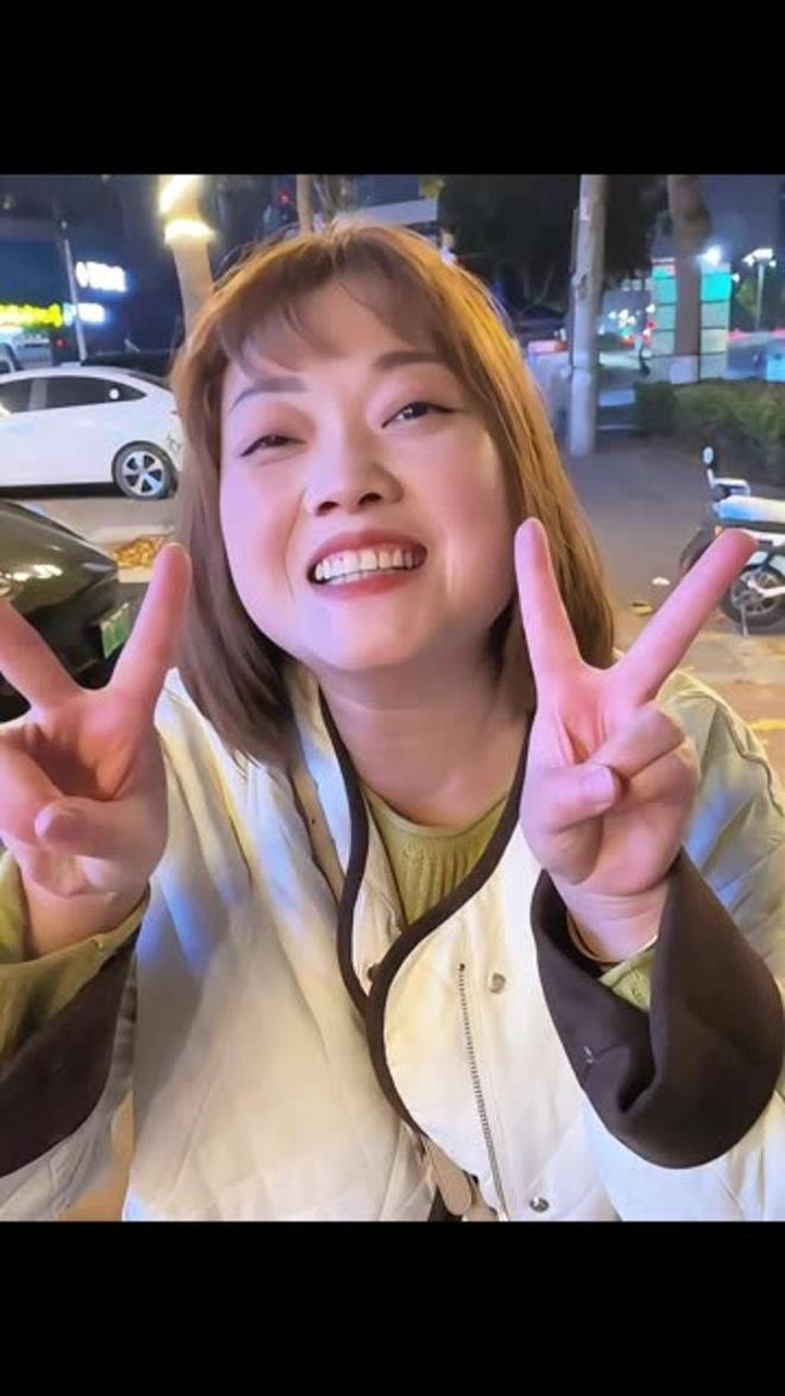 深夜下班,和老婆一起吃烤肉你快省省吧