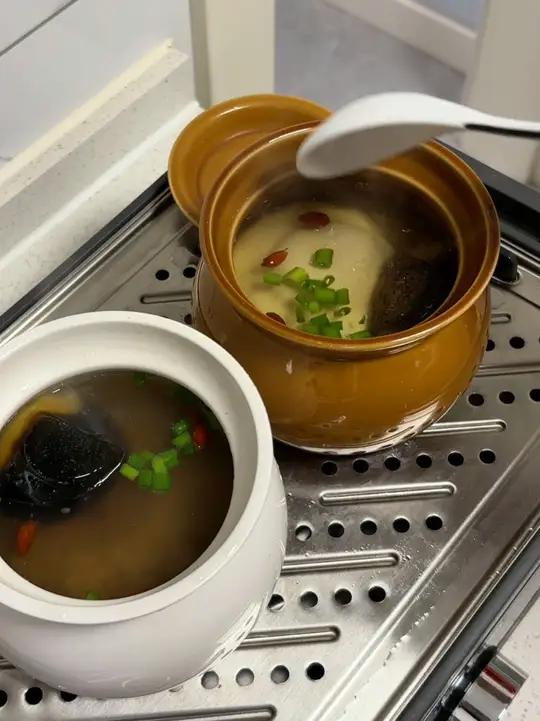 今天给我们家孩子做了瓦罐肉饼汤 肉嫩汤鲜,应该没有哪个小朋友会不喜欢吧