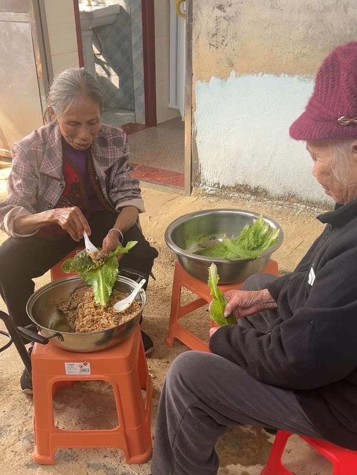 来广西平乐，尝尝特色美食菜包酿