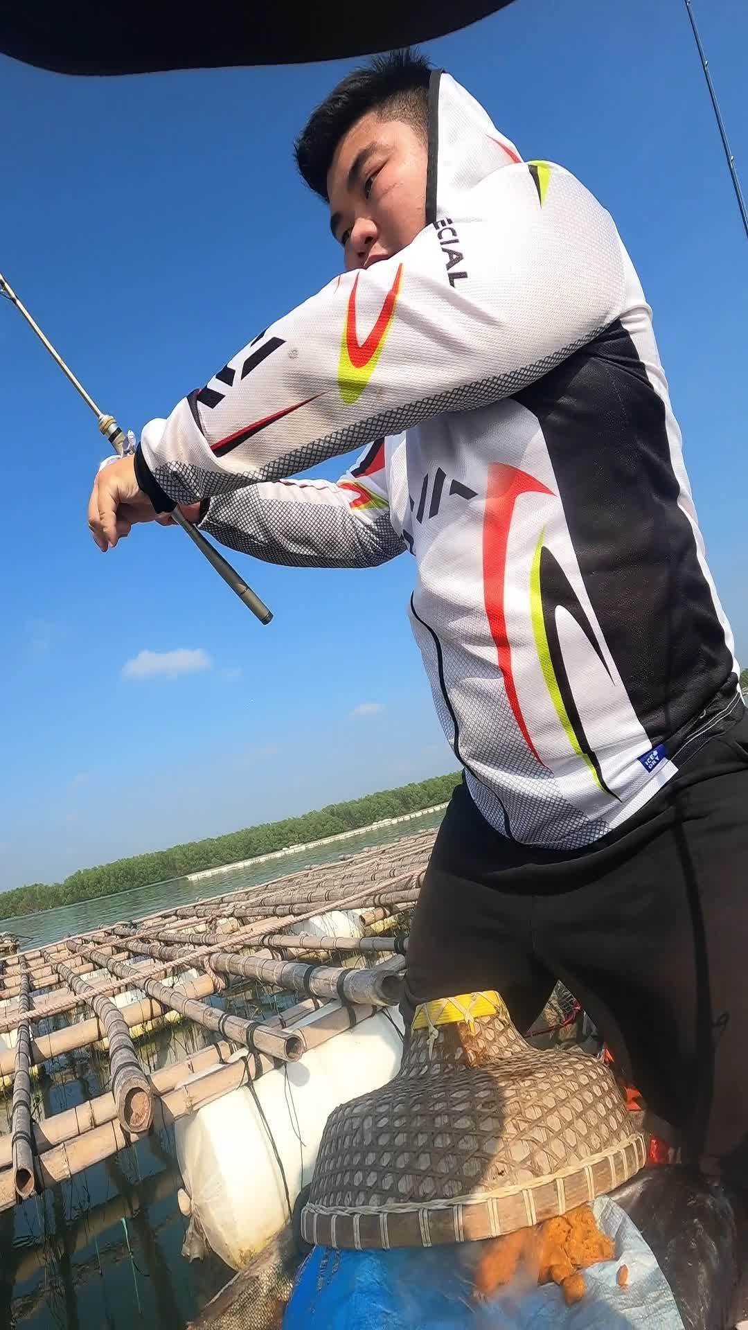 文大师邀约我去太平筏钓腊鱼,听说有很多个体不小的腊鱼,不知道真假,试试水 海钓 海筏 鱼排