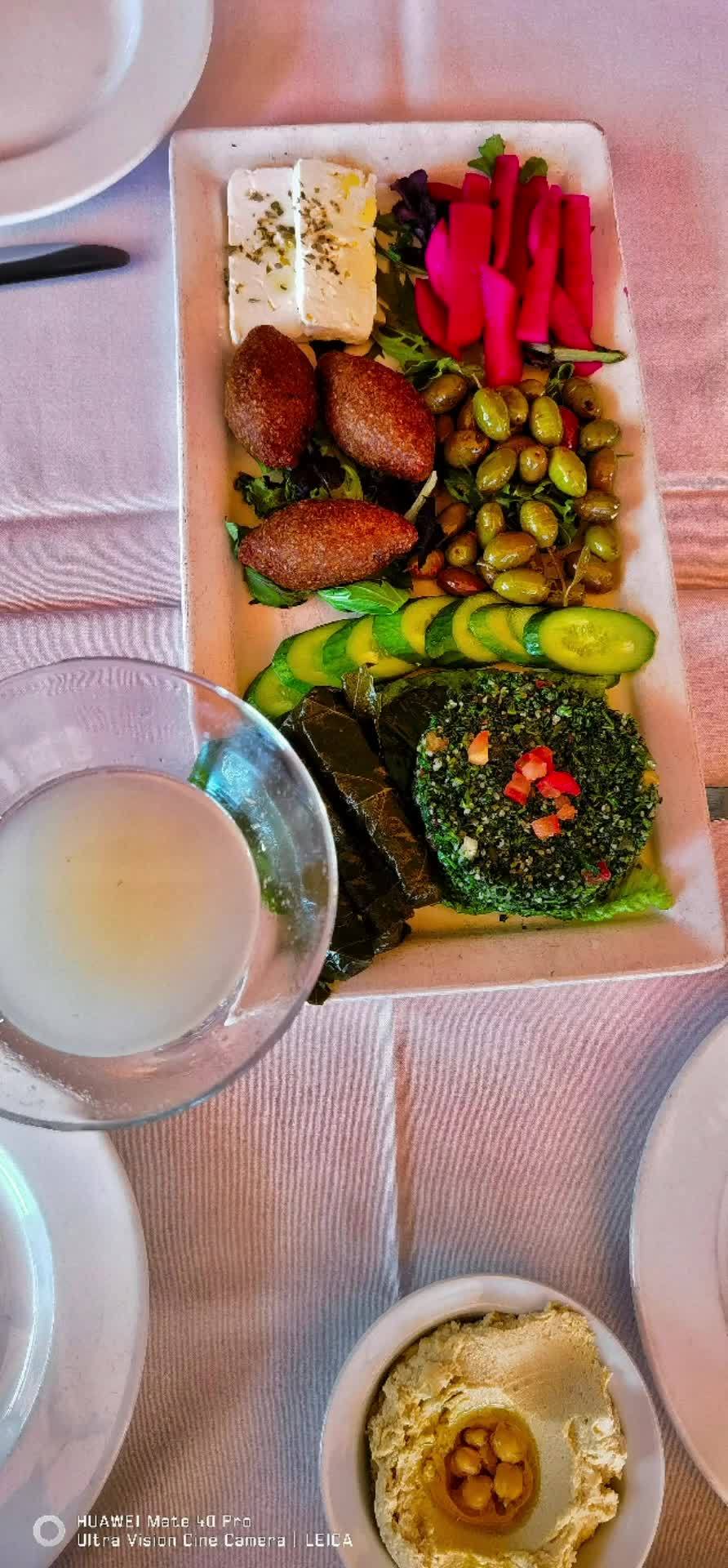 美国旅居日记之餐饮篇 美国人的就餐时间好似极不固定,在拉霍亚一大早餐厅门口就排起大队一直到