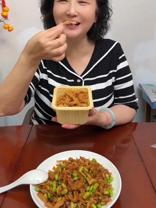 萝卜干炒毛豆