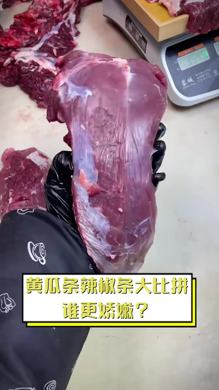 黄瓜条辣椒条大比拼,谁更娇嫩?